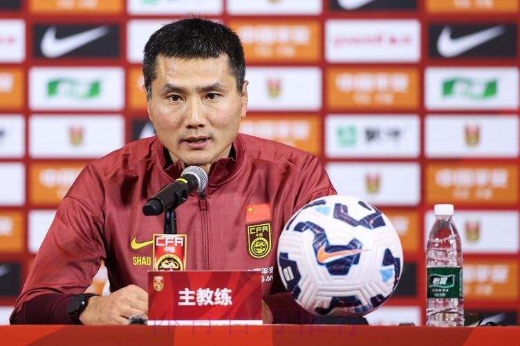 中国国家男子足球队肇庆集训 邵佳一出席媒体见面会 中国国家男子足球队肇庆集训 邵佳一出席媒体见面会